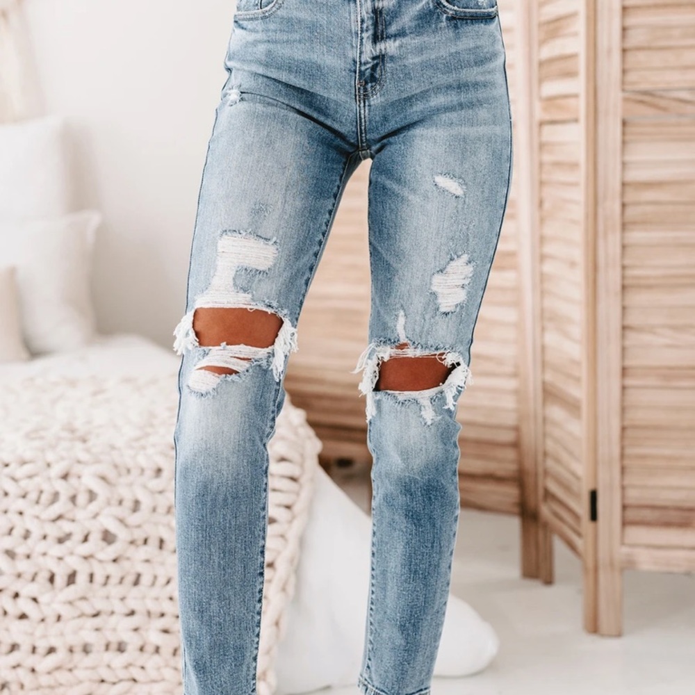 NWT DISTRESSED HIGH RISE MOM JEAN sz 7